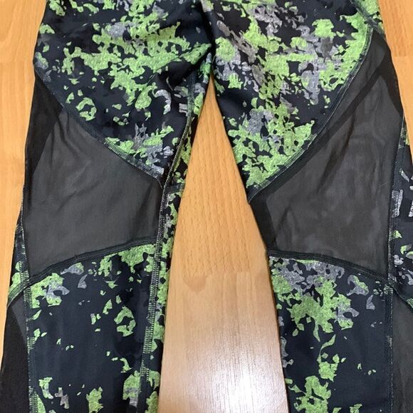 UNDER Armour Leggings  - Picture 7 of 11